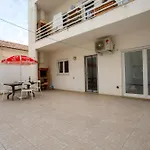 A O - Tina House * 페렐